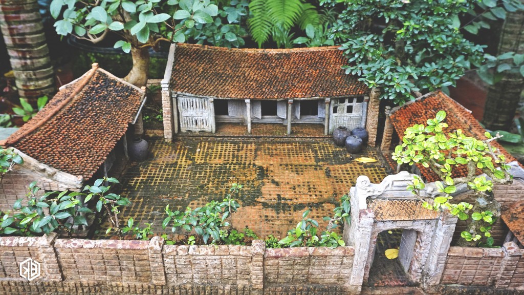 Ancient tile houses are associated with the history of Vietnamese architecture