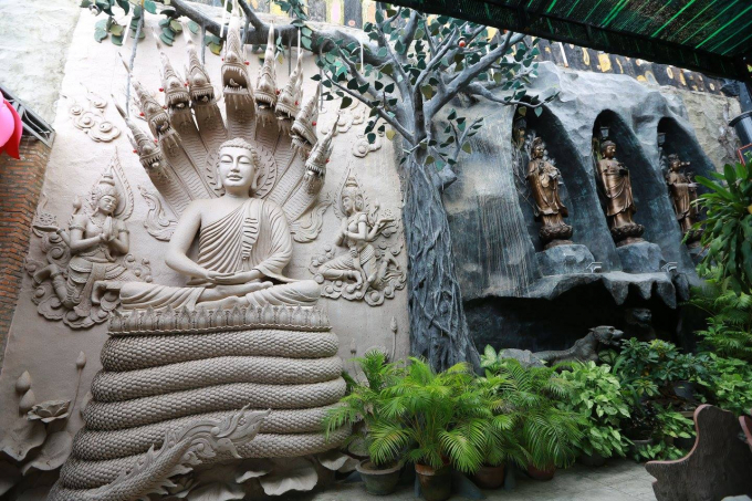 Everywhere there are many statues of Buddha, Arhat ... sculpted meticulously and elaborately.  Photo: Thanh Son Courthouse
