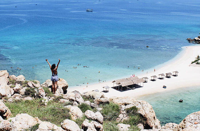 Yen Island is located in Nha Trang Bay, which is home to the only double beach in Vietnam.