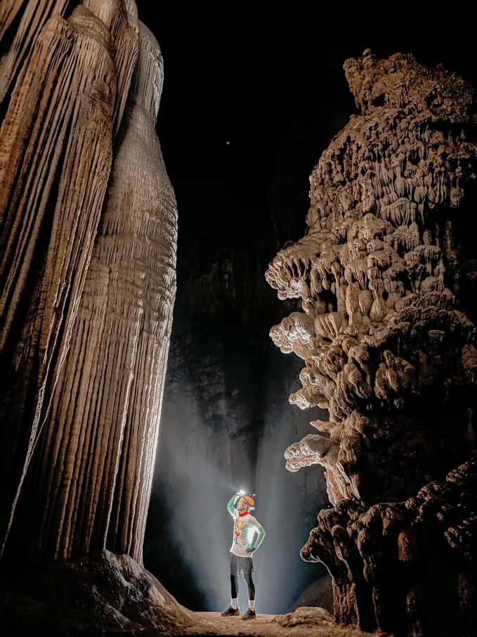 Tran Huu Thanh Cong discovers the beauty inside Tu Lan cave