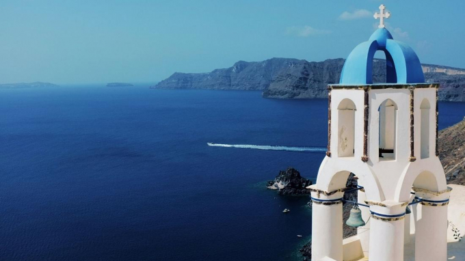 Santorini in Greece has been open to tourists since May this year.  (Photo: Euronews).