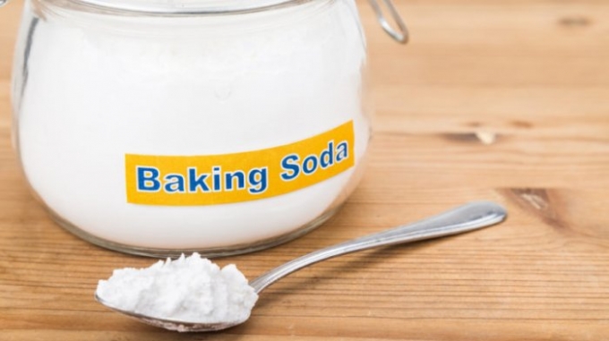 Baking soda is widely used in teeth whitening.  Photo: suckhoe24gio.