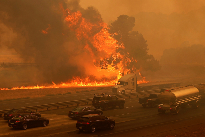 Wildfire disaster in the suburbs of Vacaville, California in summer 2020. Photo: Reuters