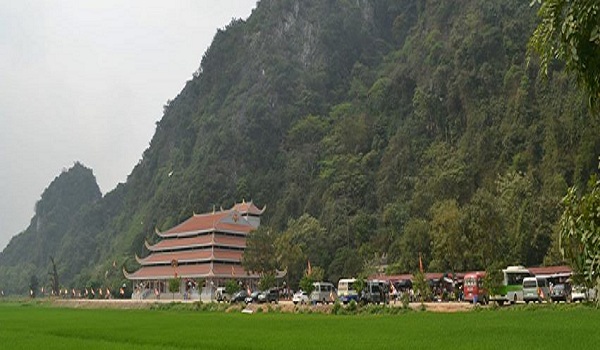 Scenery of Tien Dam Da pagoda - Hoa Binh