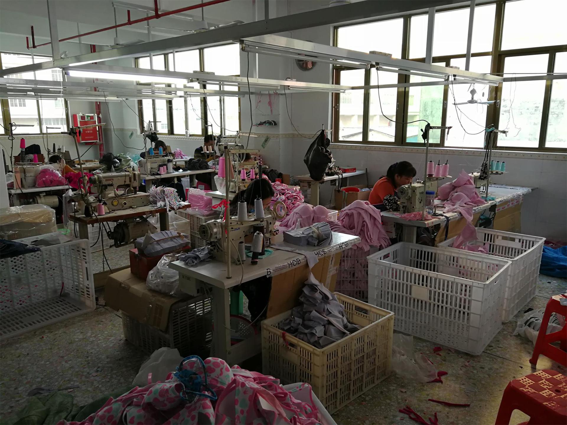 An underwear factory in Gurao town (Guangdong, China).  Photo: Weibo