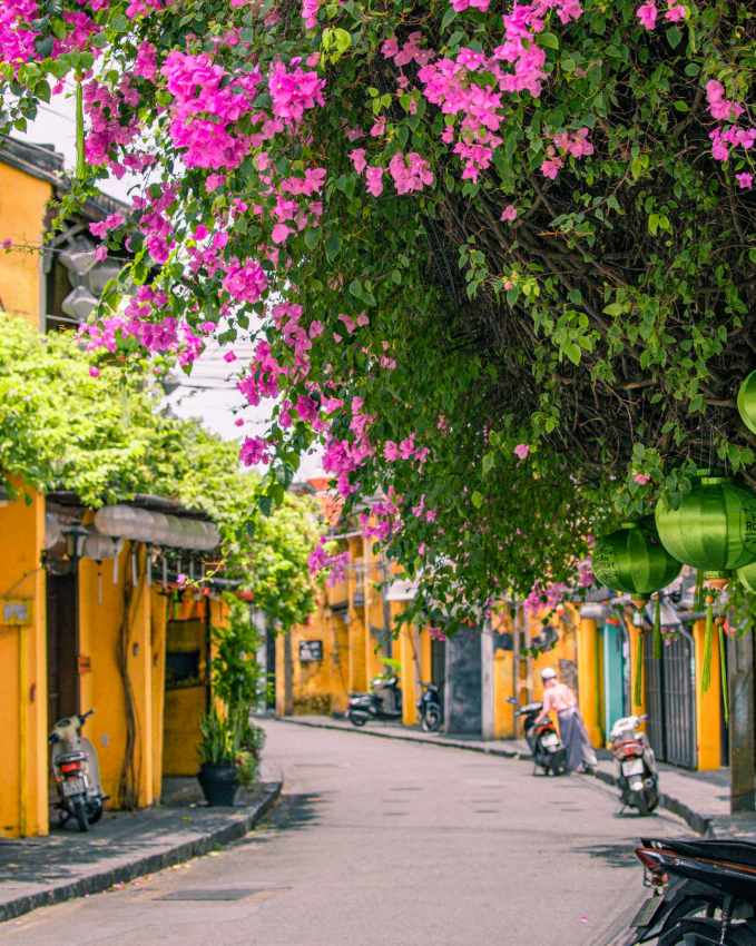 If you choose Hoi An as your destination, you will definitely feel a different atmosphere