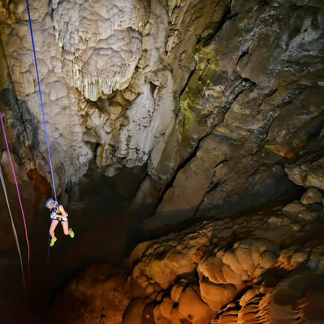 You can go deep inside the cave lamenting the cave with a rope.  Photo: @hexenkult