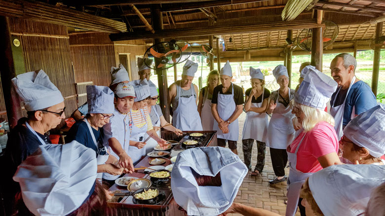 Processing dishes using products at Tra Que Vegetable Village (Quang Nam) (Photo taken before April 27).