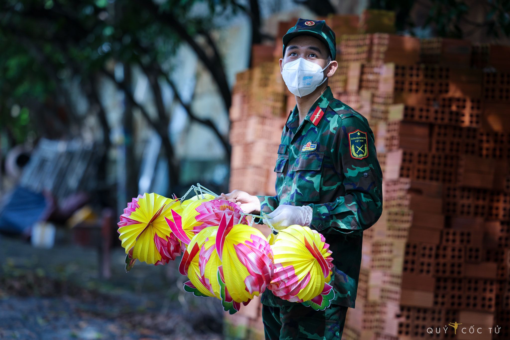 Soldiers, happy Mid-Autumn Festival, don't forget the 5K rule.  Photo: Ngo Tran Hai An (Demon Coc Tu)