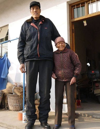 Zhuang Shengxiang, from Haining city, Zhejiang province, China is 2m19 . tall
