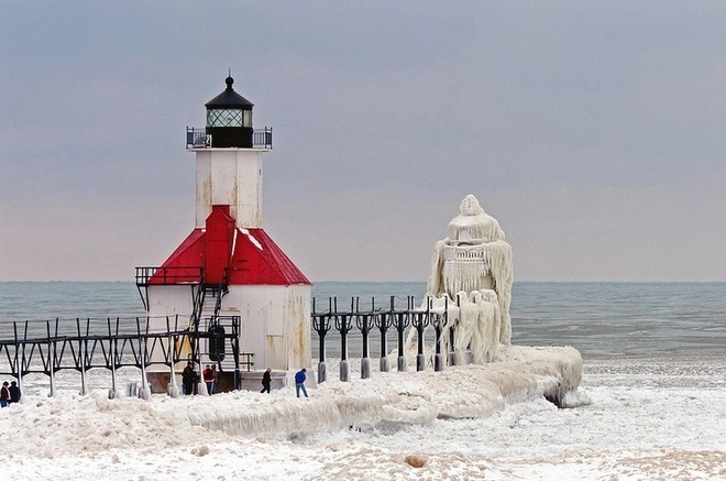 Snow-capped lighthouses have become part of the photographer's Christmas holidays.