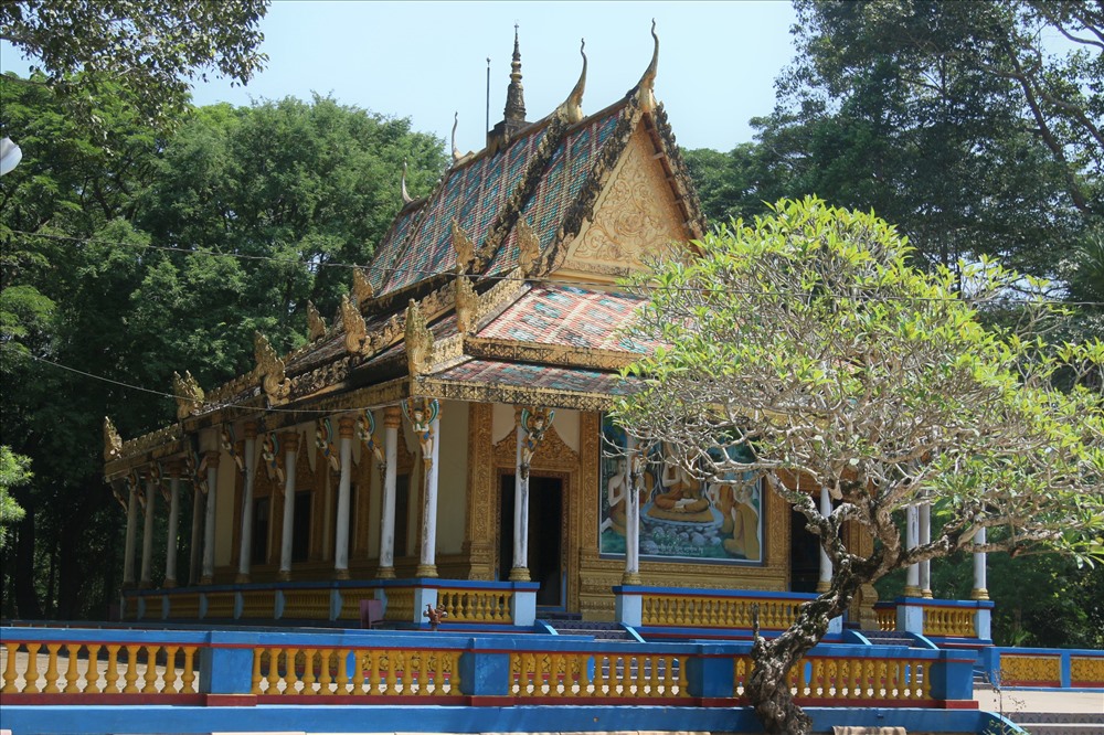 Bat Pagoda is famous for its unique Khmer architecture.  Photo: BT