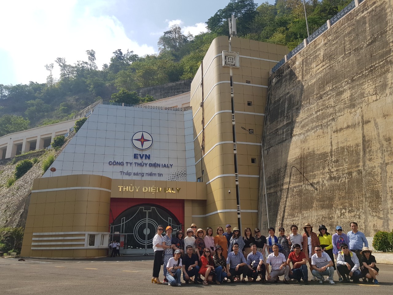 In addition, the survey team also visited the Ialy . hydroelectric plant