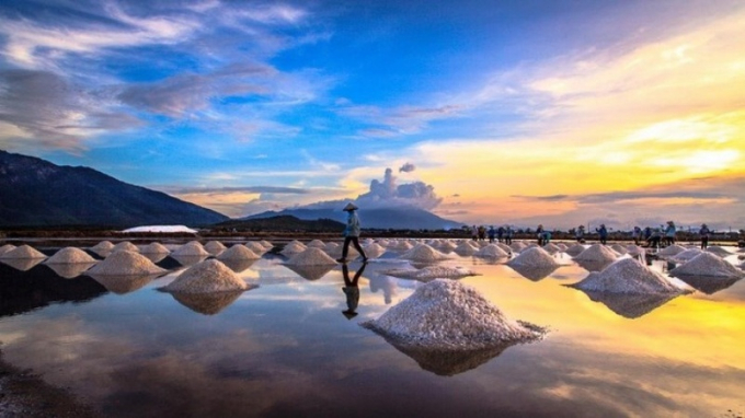 Salt field - an interesting check-in point for tourists when coming to Ninh Thuan.